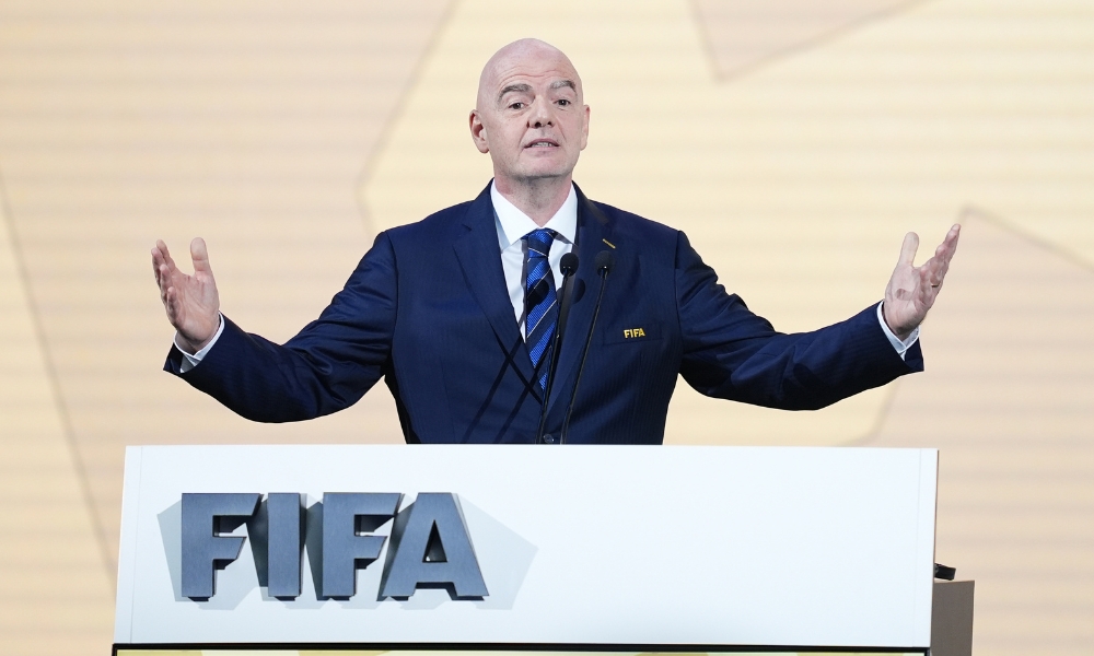 了他在場上 了他在場上